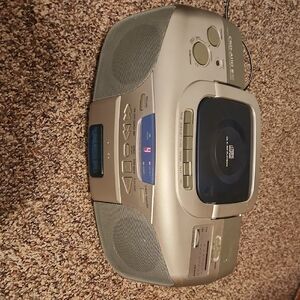 Portable CD Player with AM/FM Radio - Silver